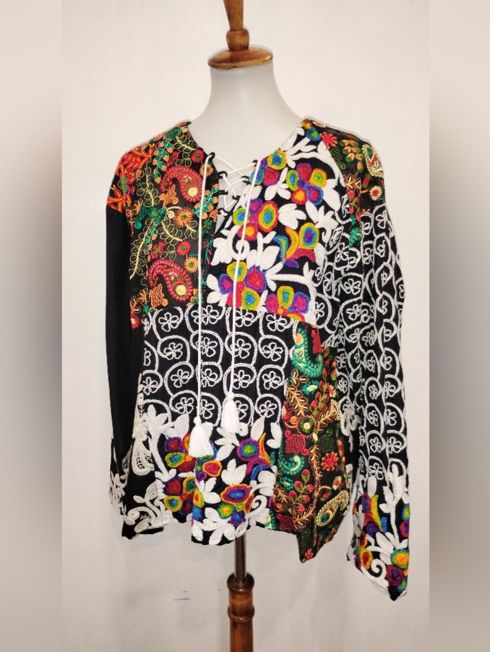 EMBROIDERED ANU BLOUSE